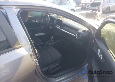 2023 Kia Forte Lxs z USA, uszkodzony, nr VIN 3KPF24AD8PE566700